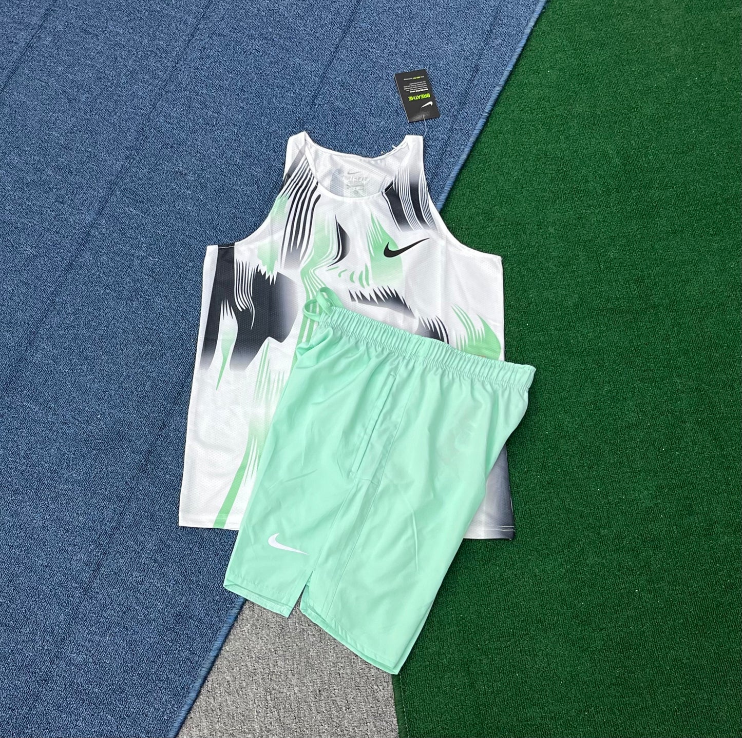 ENSEMBLE SHORT DEBARDEUR NIKE