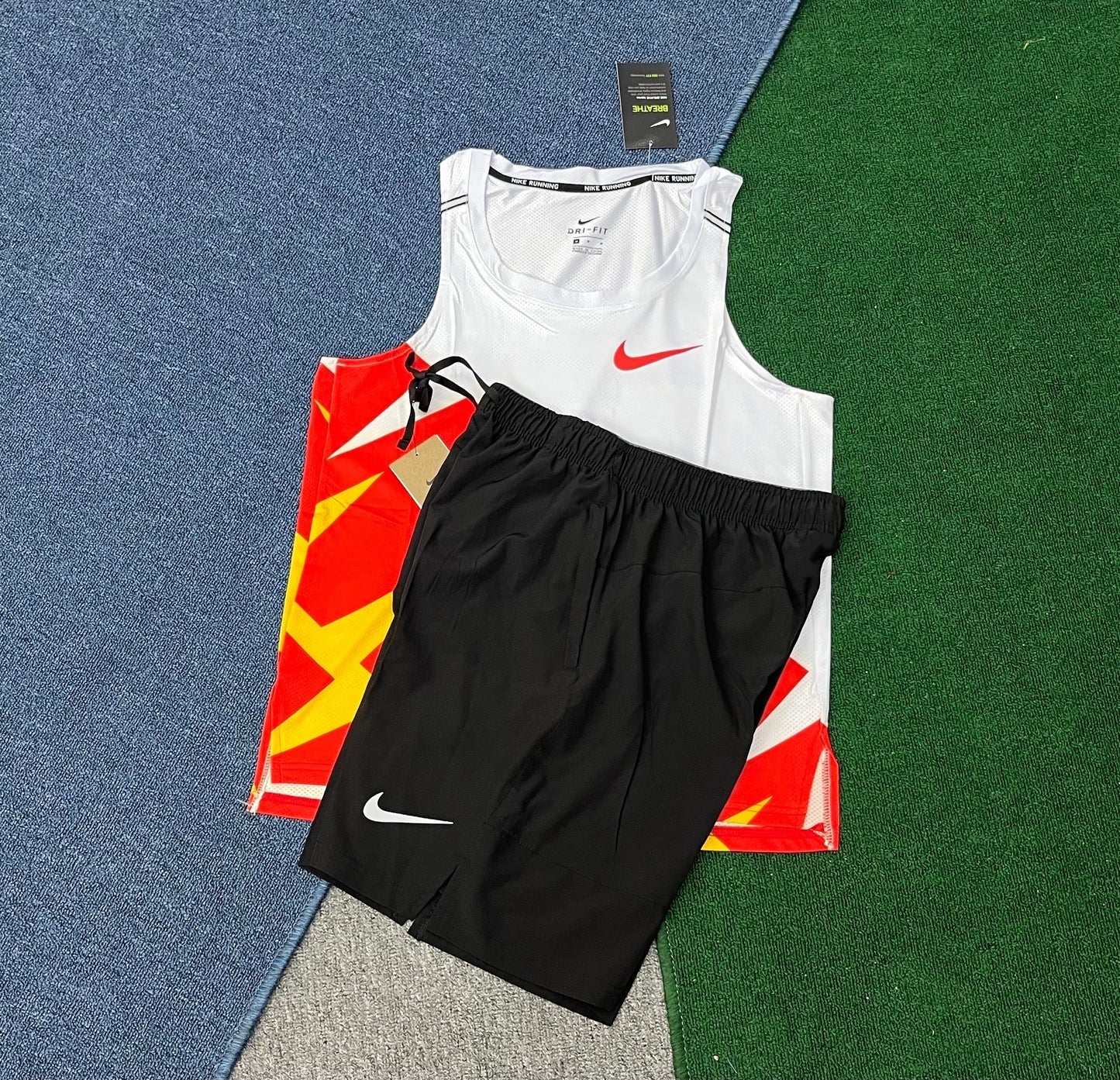 ENSEMBLE SHORT DEBARDEUR NIKE