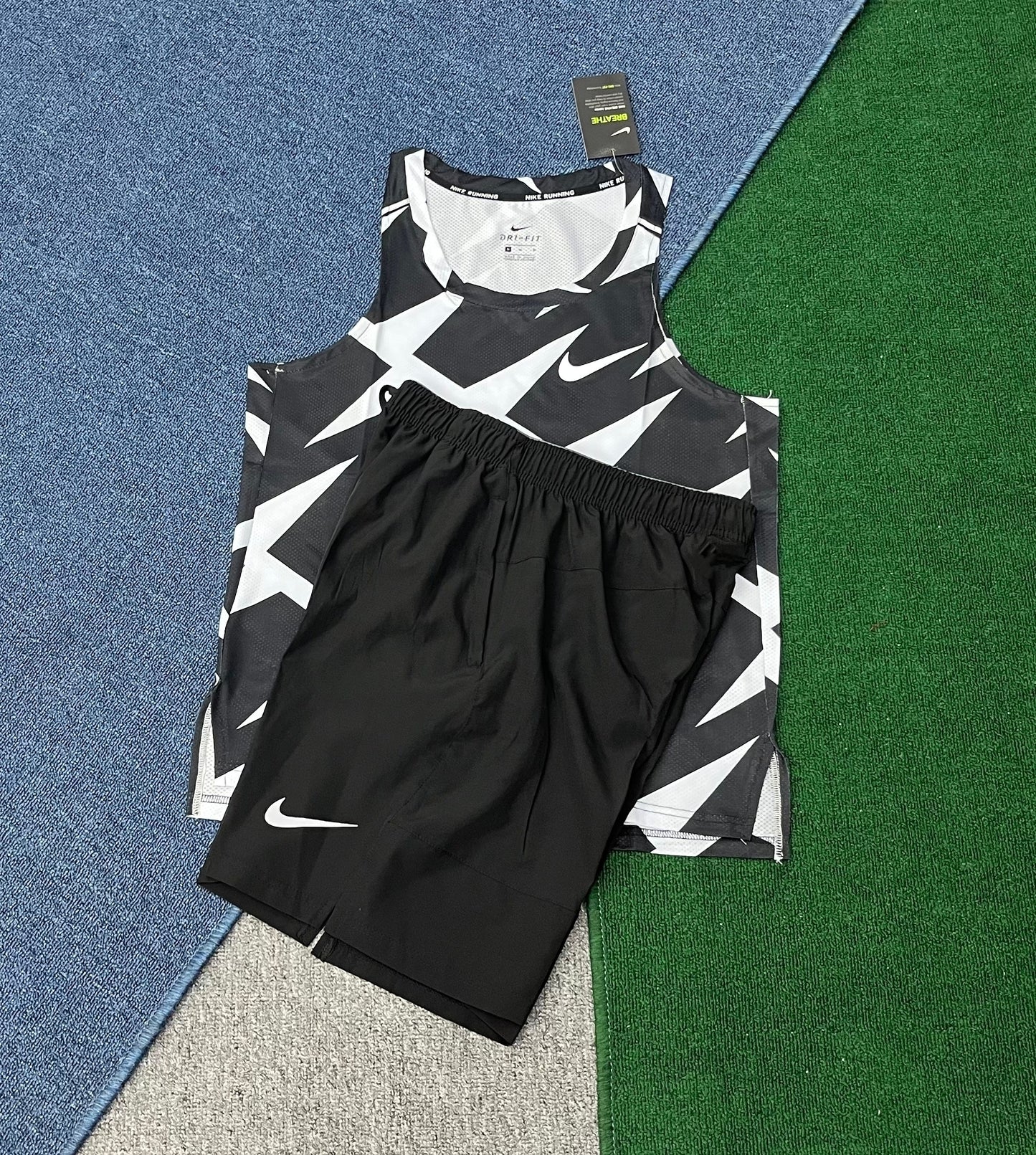 ENSEMBLE SHORT DEBARDEUR NIKE