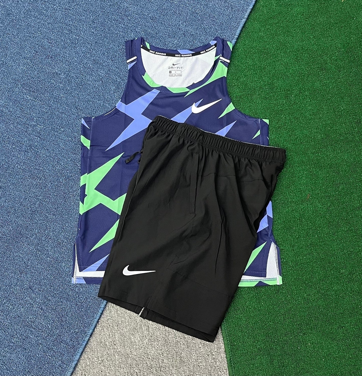 ENSEMBLE SHORT DEBARDEUR NIKE