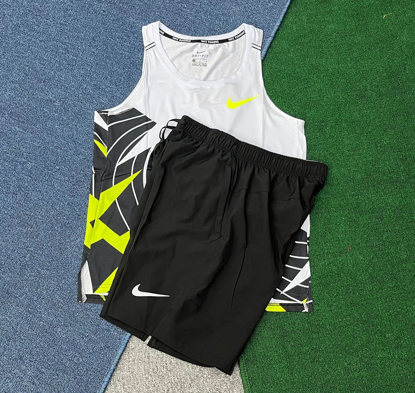 ENSEMBLE SHORT DEBARDEUR NIKE