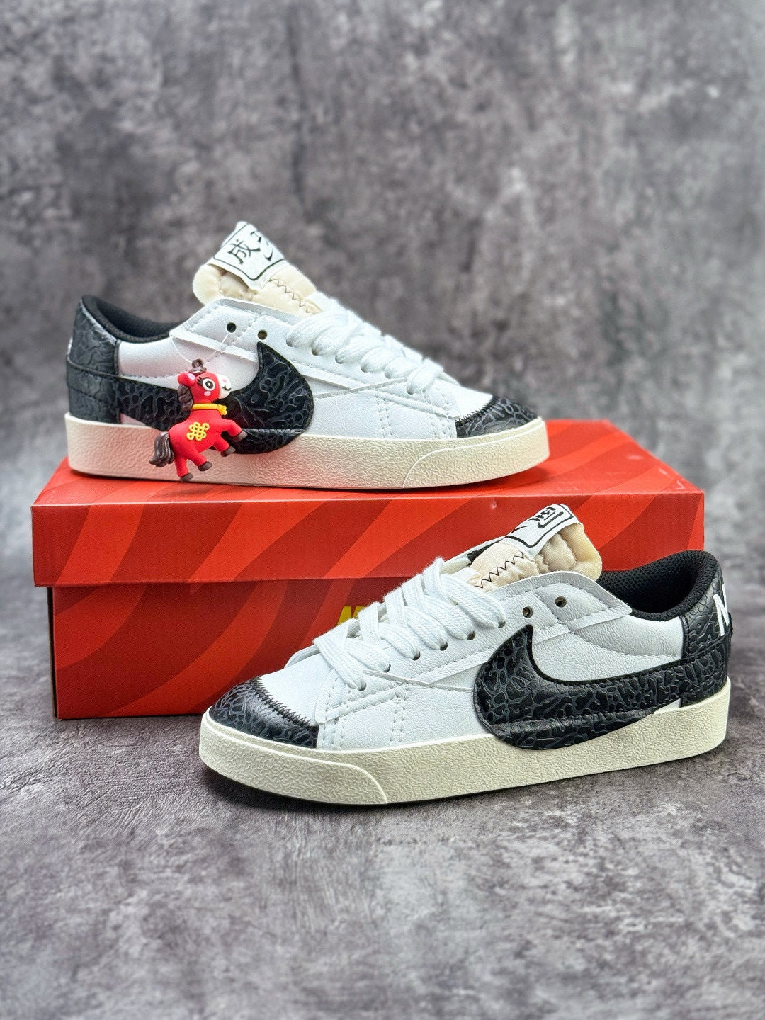 NIKE BLAZER
