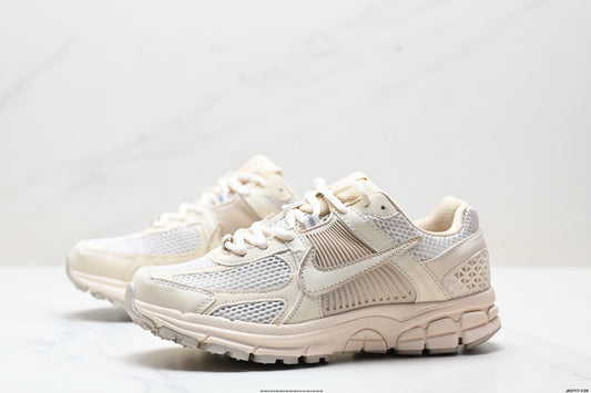 NIKE VOMERO P6000