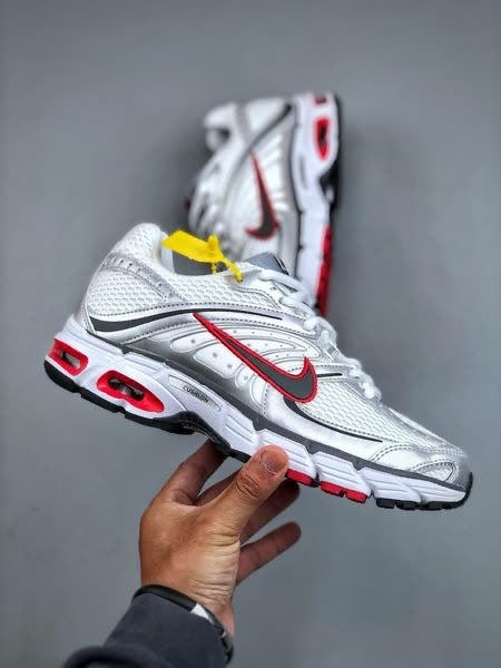NIKE AIR MAX MOTO