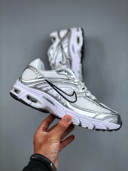 NIKE AIR MAX MOTO