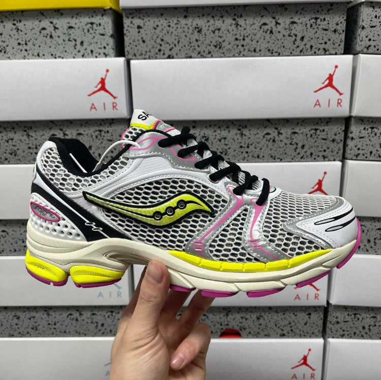 SAUCONY