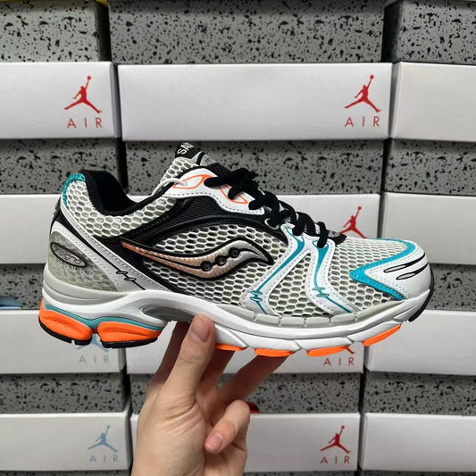 SAUCONY