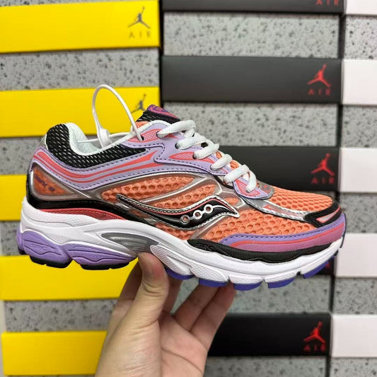 SAUCONY