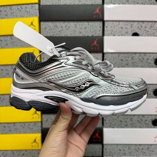 SAUCONY