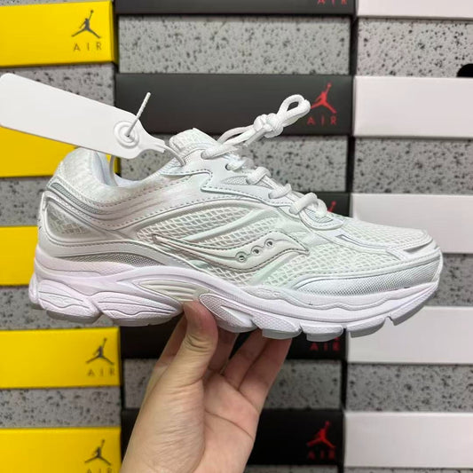 SAUCONY