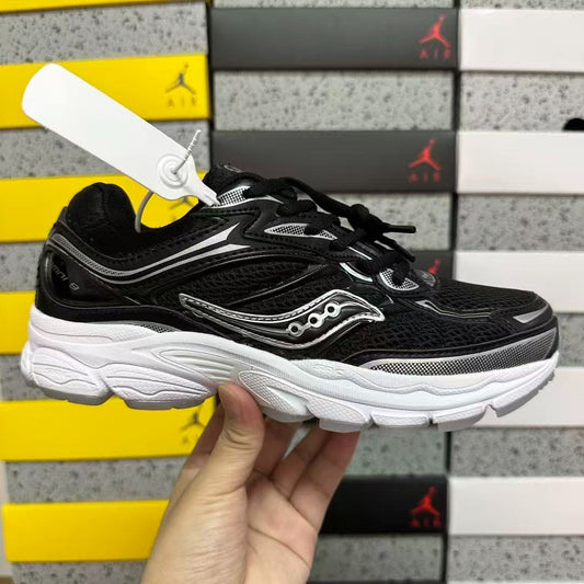 SAUCONY