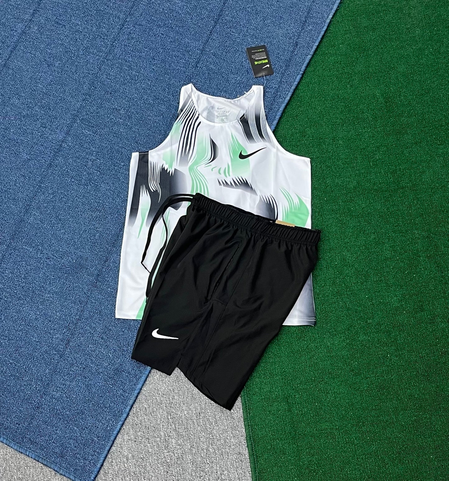 ENSEMBLE SHORT DEBARDEUR NIKE