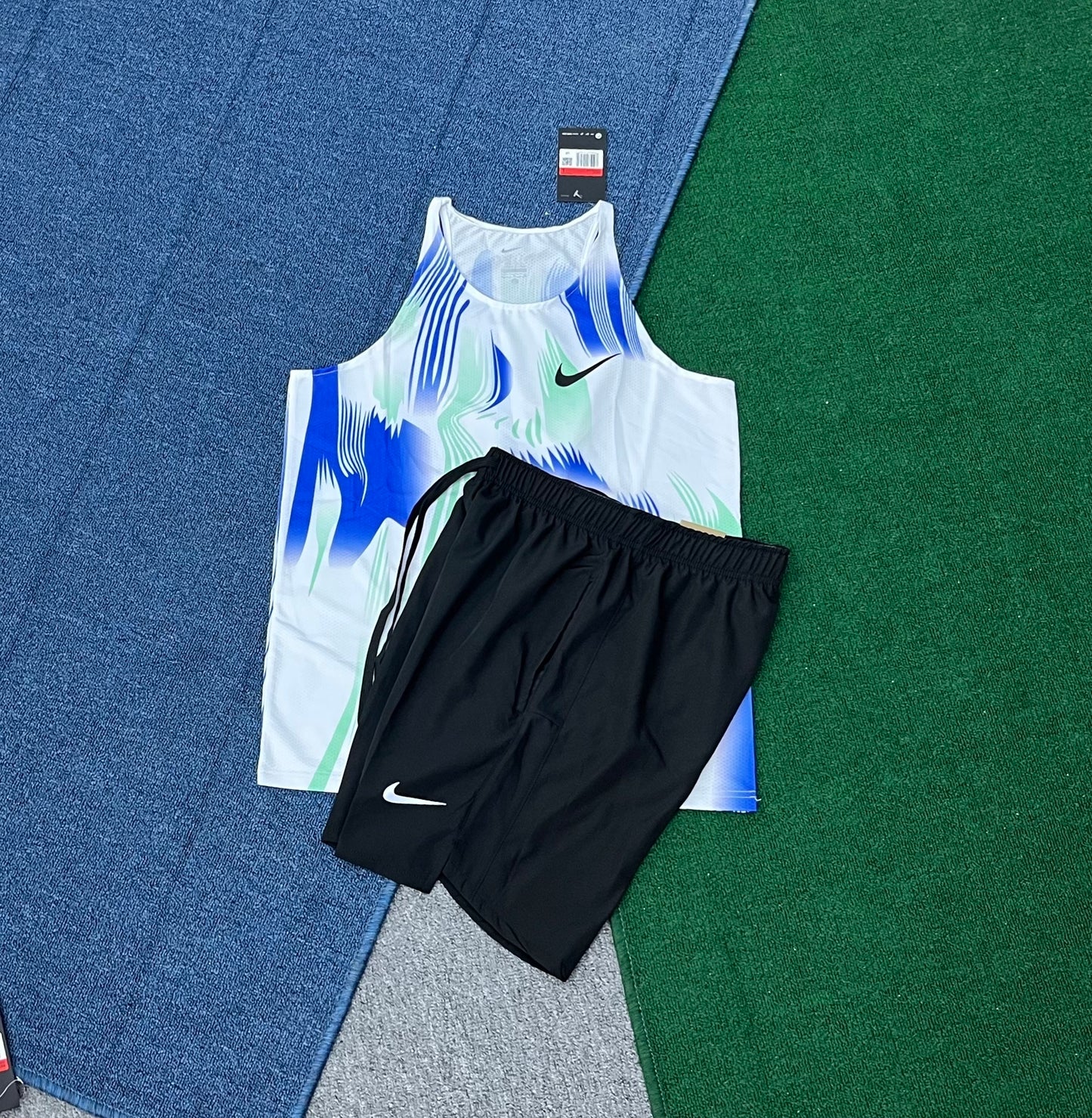 ENSEMBLE SHORT DEBARDEUR NIKE