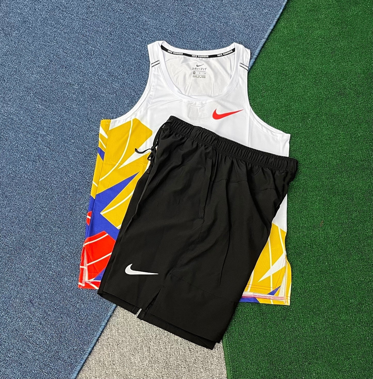 ENSEMBLE SHORT DEBARDEUR NIKE