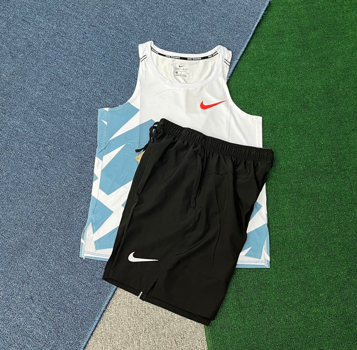 ENSEMBLE SHORT DEBARDEUR NIKE