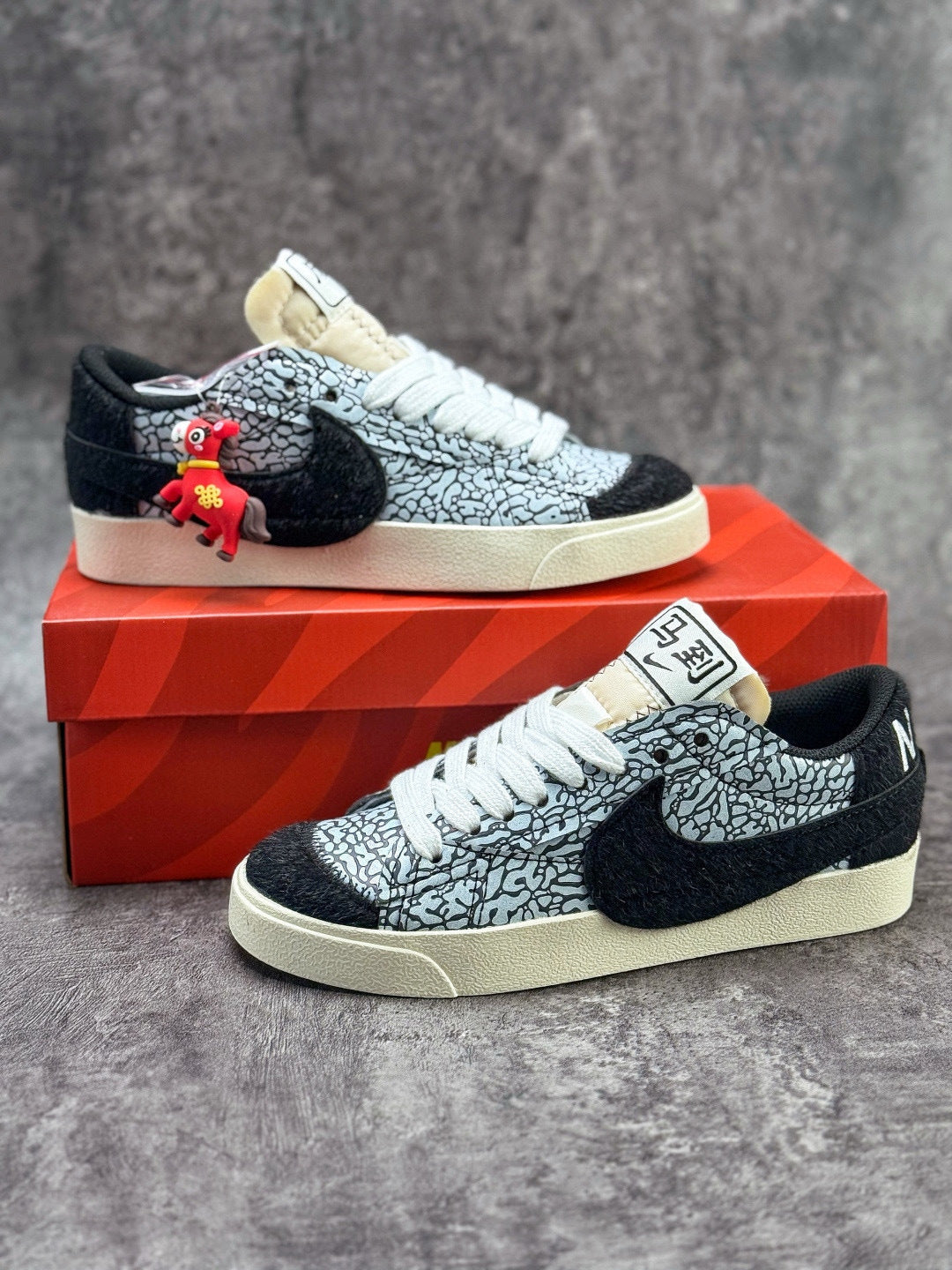 NIKE BLAZER