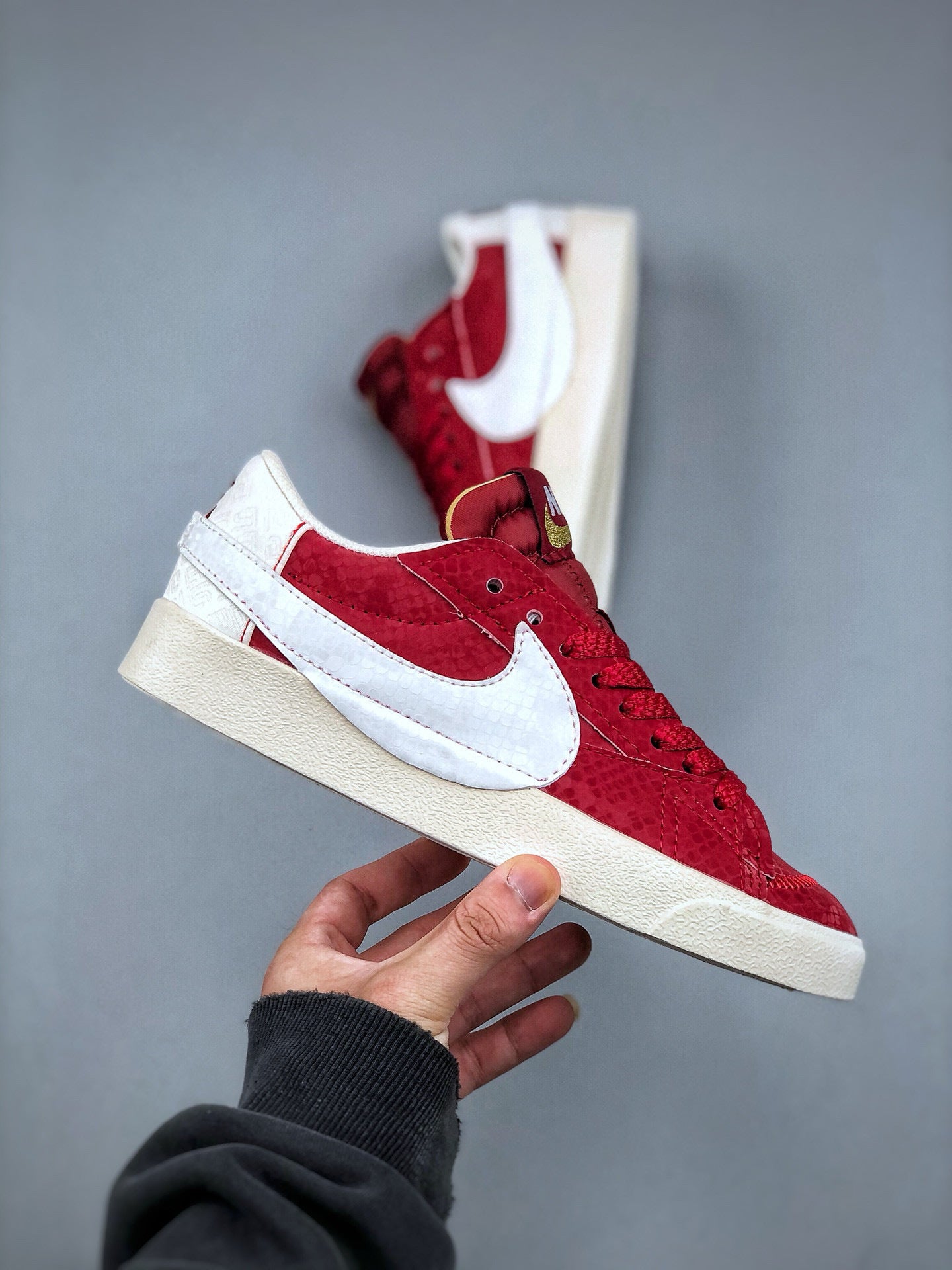 NIKE BLAZER