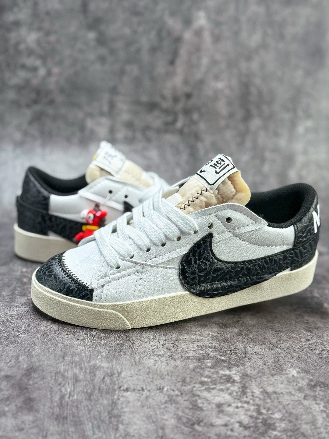 NIKE BLAZER
