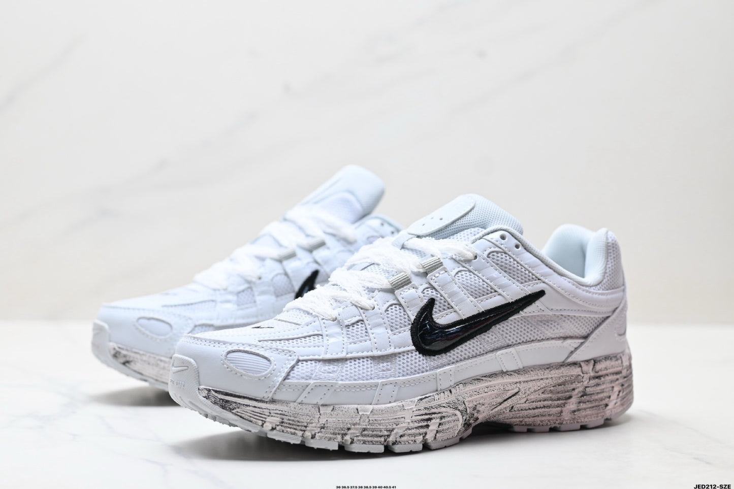 NIKE VOMERO P6000