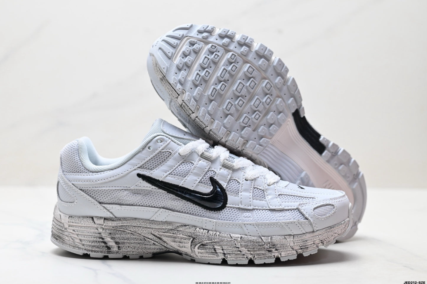 NIKE VOMERO P6000