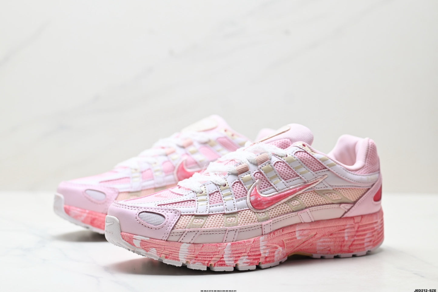 NIKE VOMERO P6000
