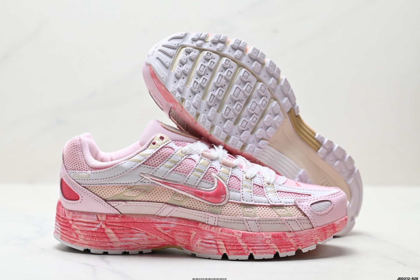NIKE VOMERO P6000