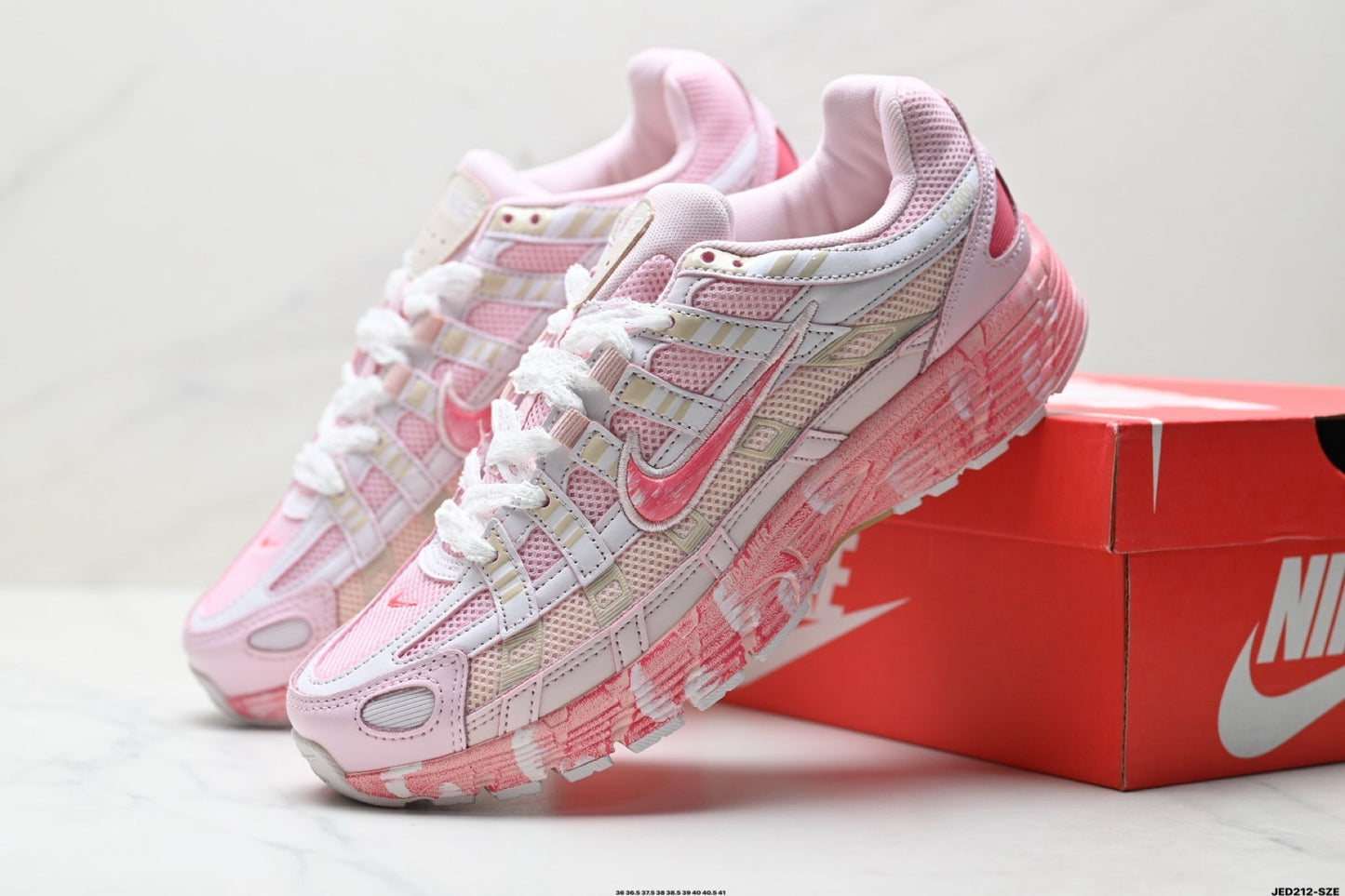 NIKE VOMERO P6000