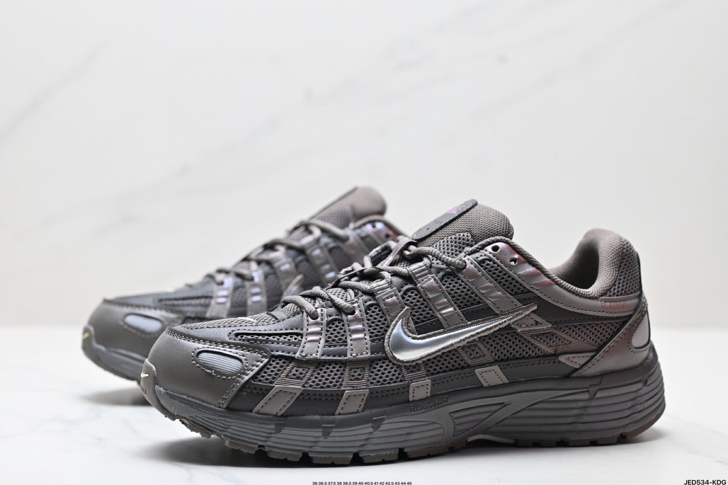 NIKE VOMERO P6000