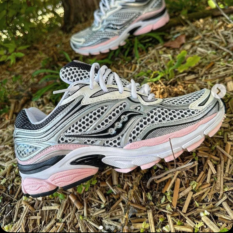 SAUCONY