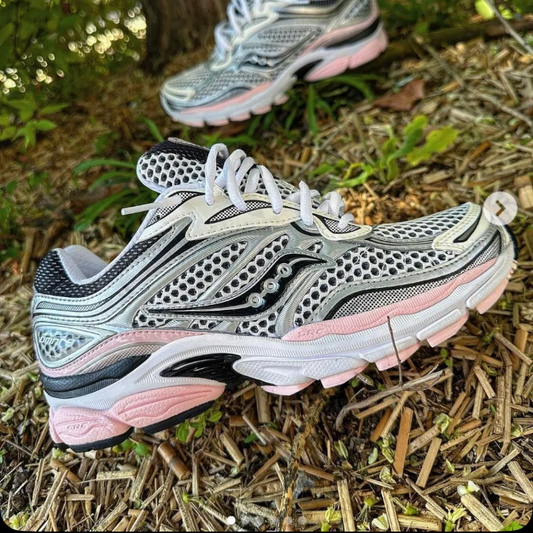 SAUCONY