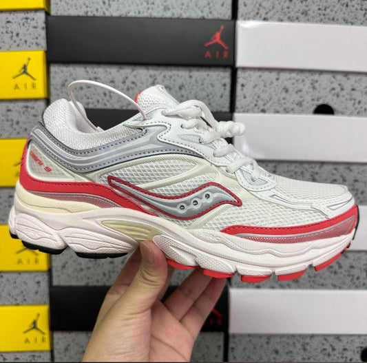 SAUCONY