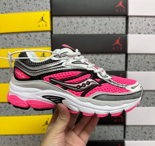 SAUCONY