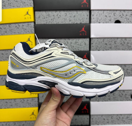 SAUCONY