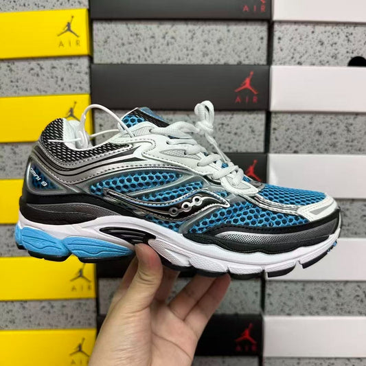 SAUCONY