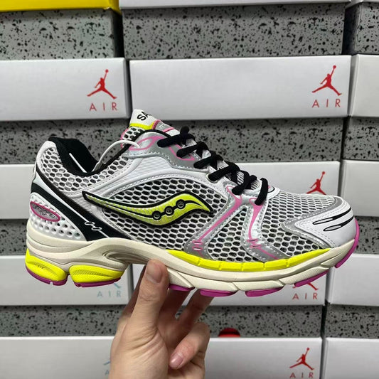 SAUCONY